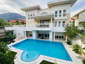 Villa Beren , 300 mt denize , ultra lux triplex villa